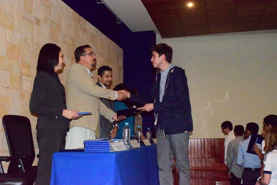 Ceremonia de entrega de reconocimientos por la Distinción al Talento Académico (2)